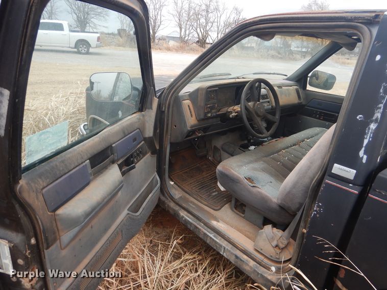 image for item DJ4789 1988 Chevrolet 1500  pickup truck