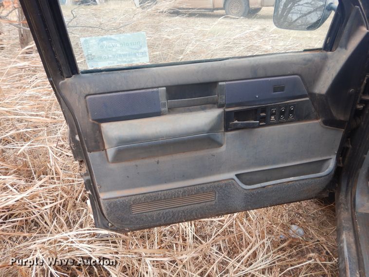 image for item DJ4789 1988 Chevrolet 1500  pickup truck