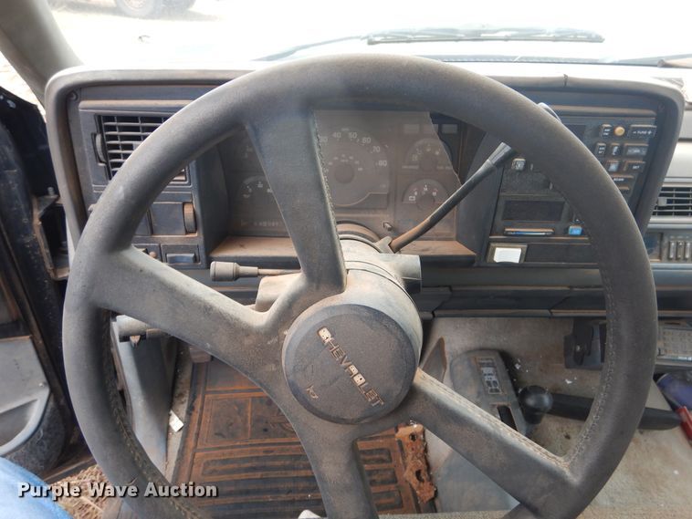 image for item DJ4789 1988 Chevrolet 1500  pickup truck