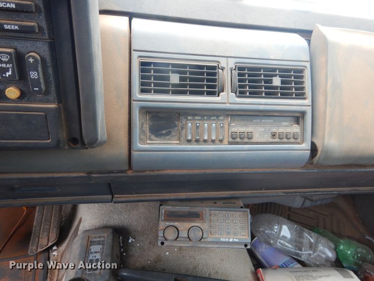 image for item DJ4789 1988 Chevrolet 1500  pickup truck