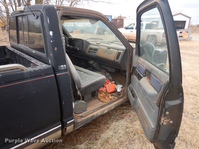 image for item DJ4789 1988 Chevrolet 1500  pickup truck