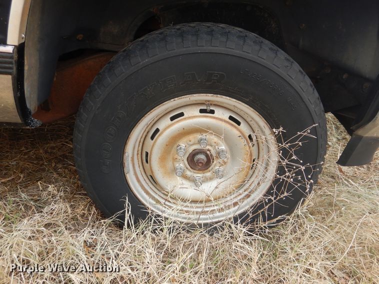 image for item DJ4789 1988 Chevrolet 1500  pickup truck