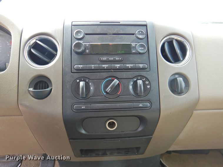 image for item DJ8350 2006 Ford F150  SuperCrew pickup truck