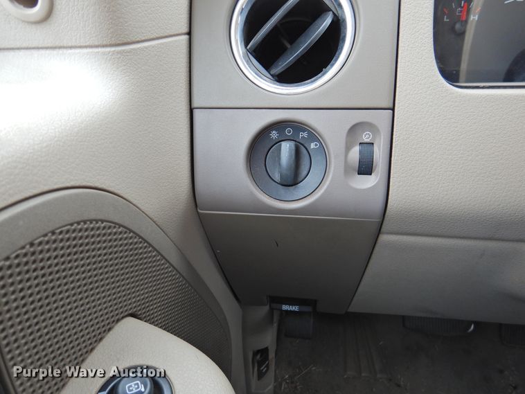 image for item DJ8350 2006 Ford F150  SuperCrew pickup truck