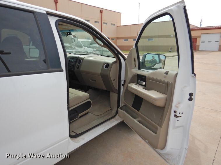 image for item DJ8350 2006 Ford F150  SuperCrew pickup truck