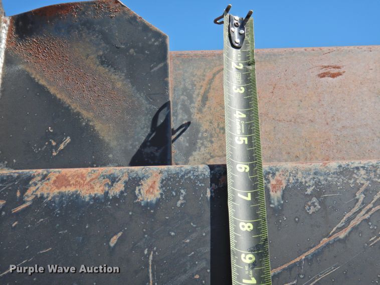 image for item DJ8376 1985 Freightliner FLC  dump truck