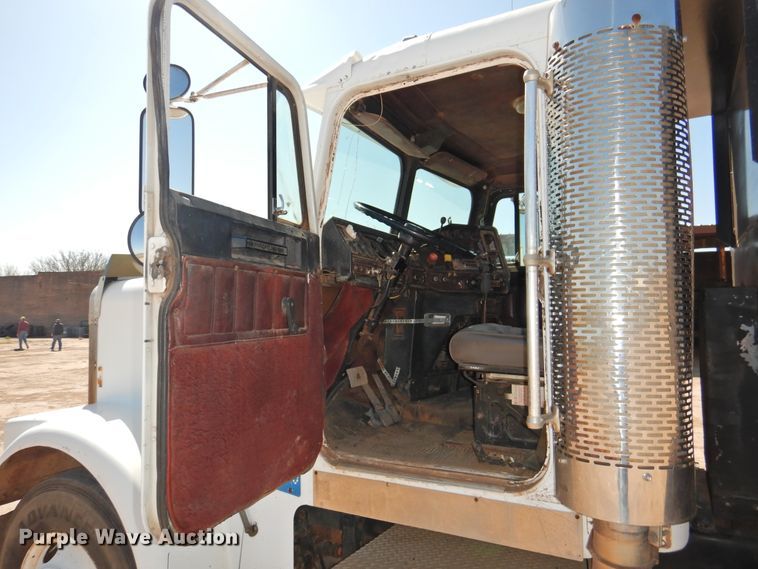 image for item DJ8376 1985 Freightliner FLC  dump truck