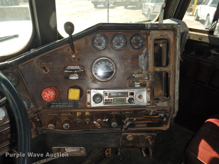 image for item DJ8376 1985 Freightliner FLC  dump truck