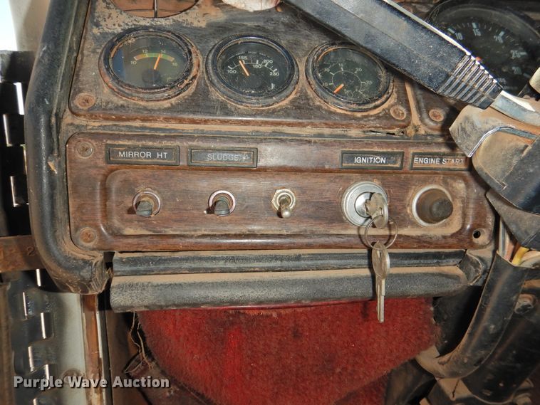 image for item DJ8376 1985 Freightliner FLC  dump truck