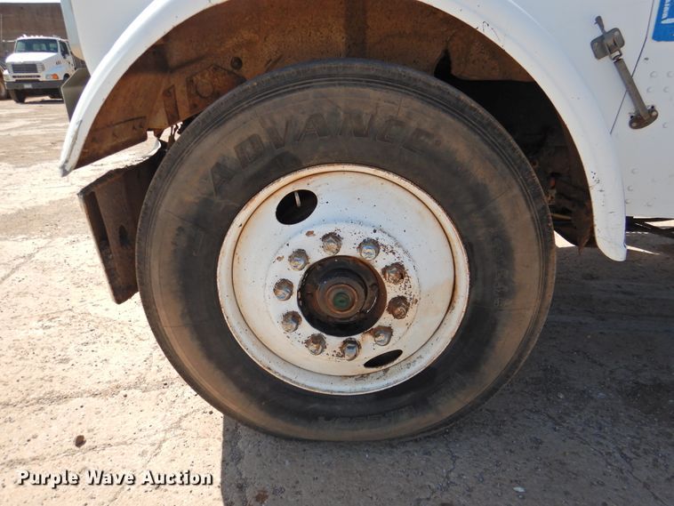 image for item DJ8376 1985 Freightliner FLC  dump truck