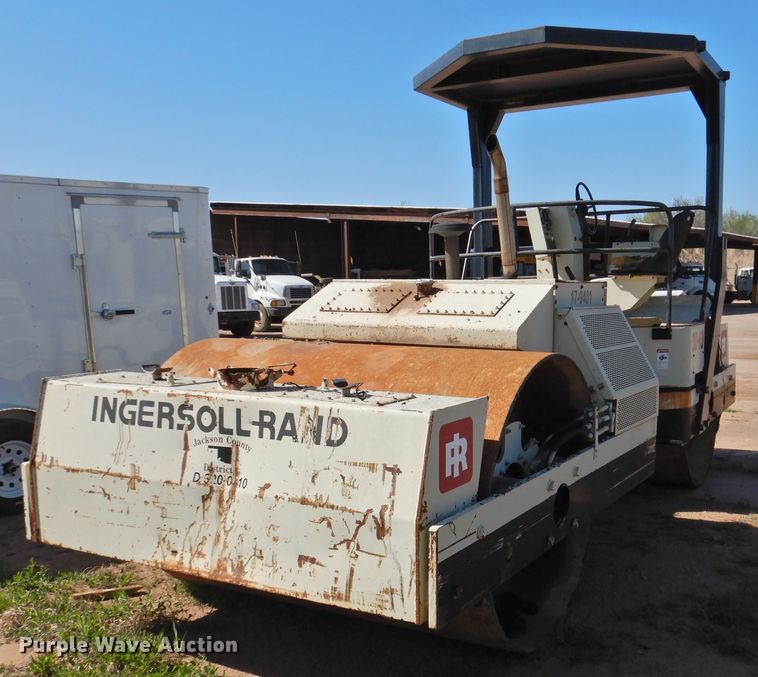 image for item DJ8377 Ingersoll Rand DD-110  double drum vibratory roller