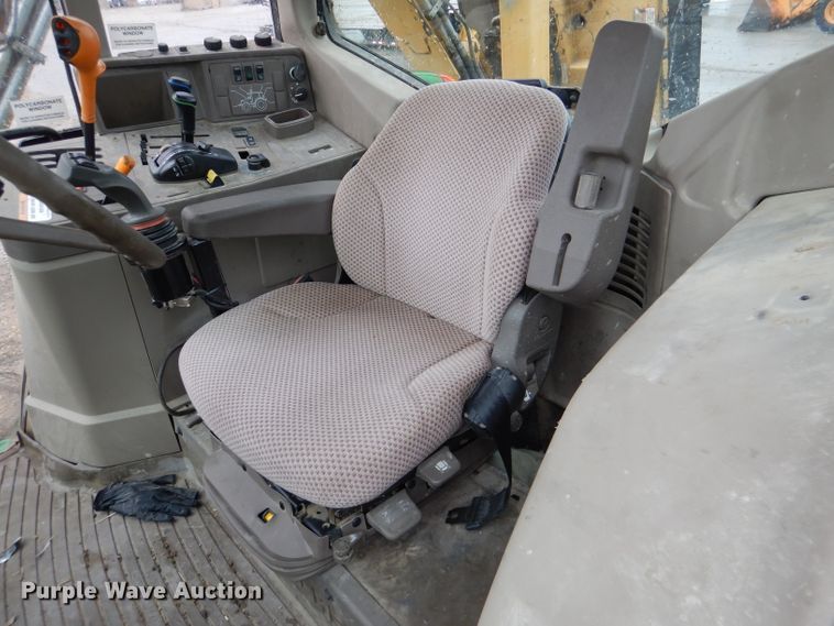 image for item DL2792 2013 John Deere 6105M  MFWD tractor