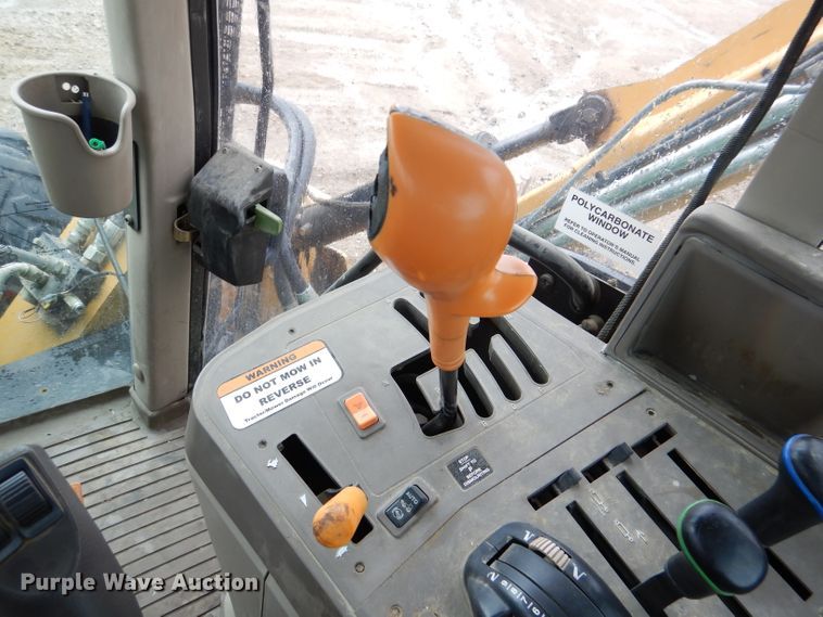 image for item DL2792 2013 John Deere 6105M  MFWD tractor