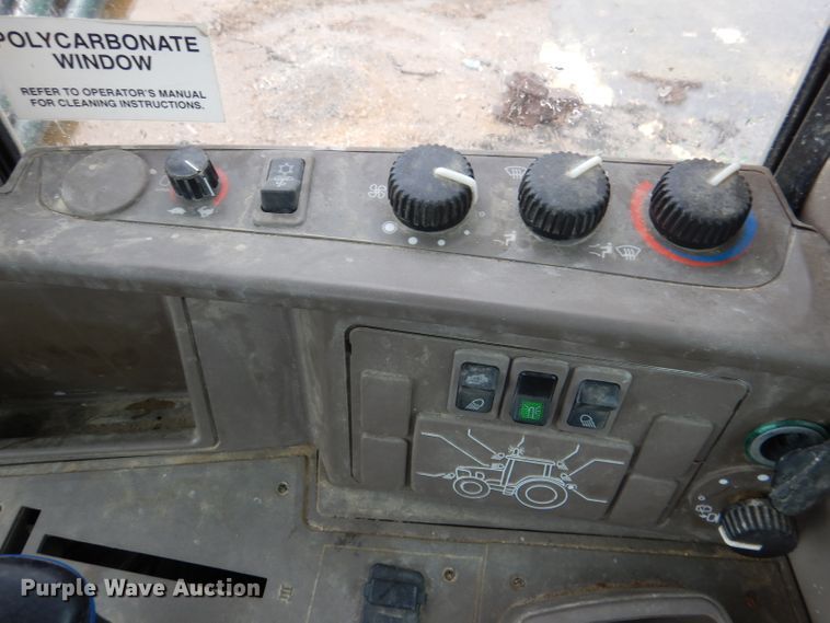 image for item DL2792 2013 John Deere 6105M  MFWD tractor