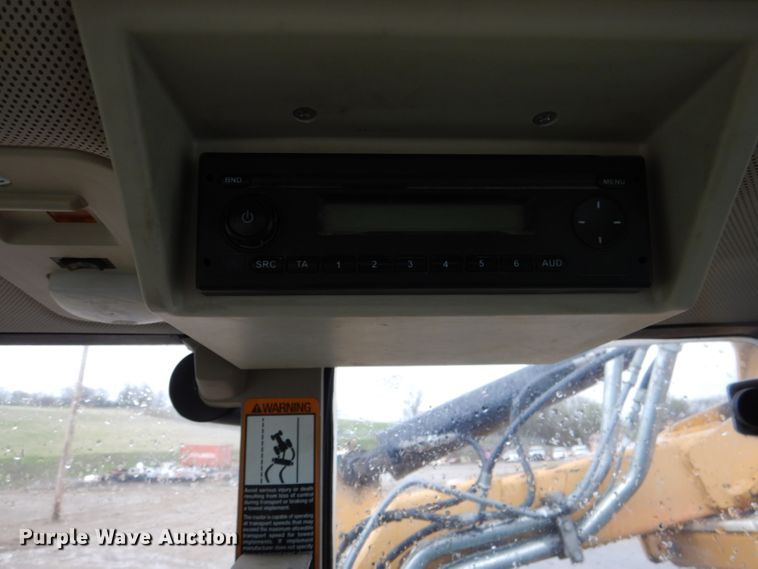 image for item DL2792 2013 John Deere 6105M  MFWD tractor