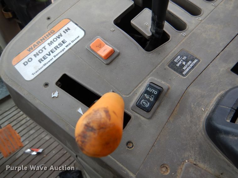 image for item DL2792 2013 John Deere 6105M  MFWD tractor