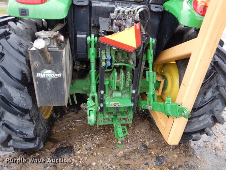 image for item DL2792 2013 John Deere 6105M  MFWD tractor