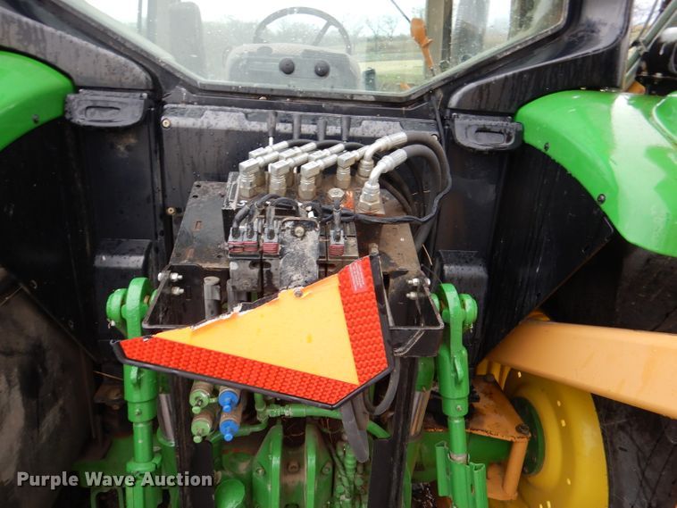 image for item DL2792 2013 John Deere 6105M  MFWD tractor