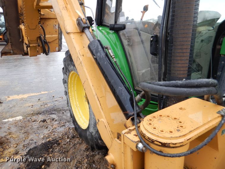 image for item DL2792 2013 John Deere 6105M  MFWD tractor