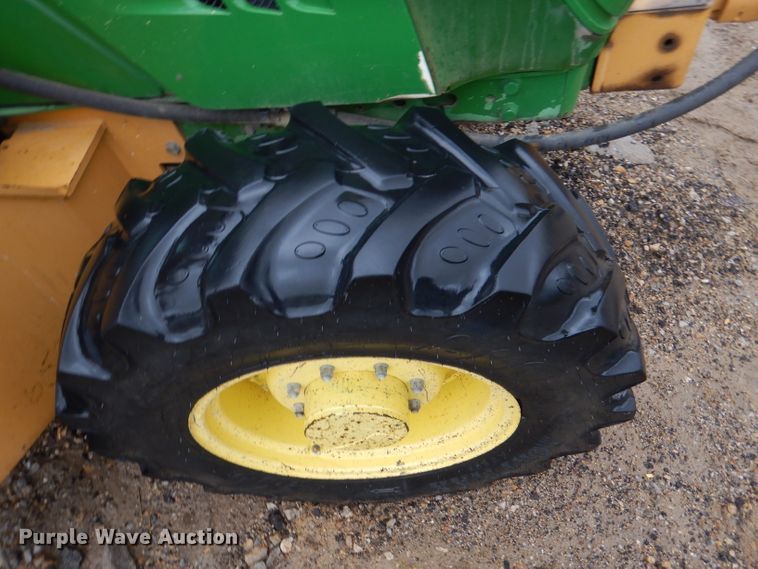 image for item DL2792 2013 John Deere 6105M  MFWD tractor