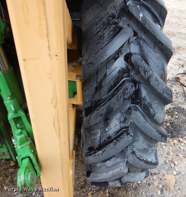 image for item DL2792 2013 John Deere 6105M  MFWD tractor