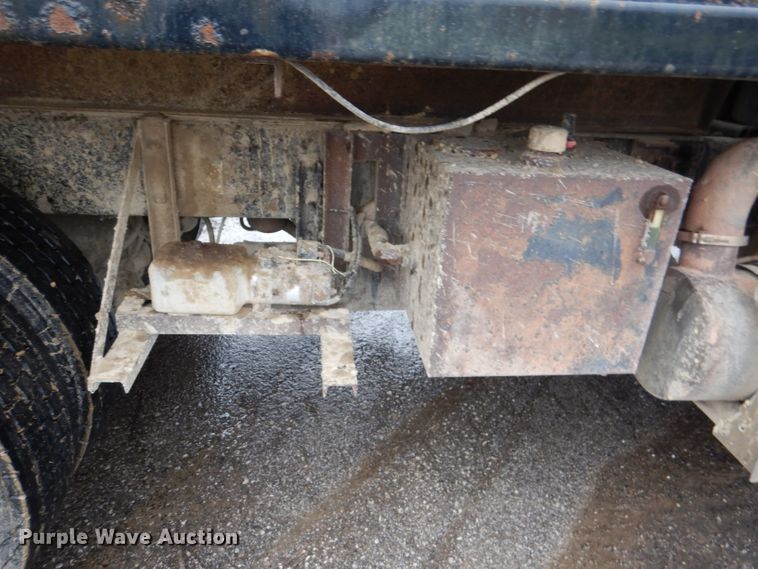 image for item DL2805 2009 Sterling LT9500  dump truck