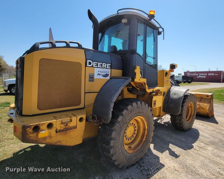 image for item FL9201 2005 John Deere 444J  wheel loader
