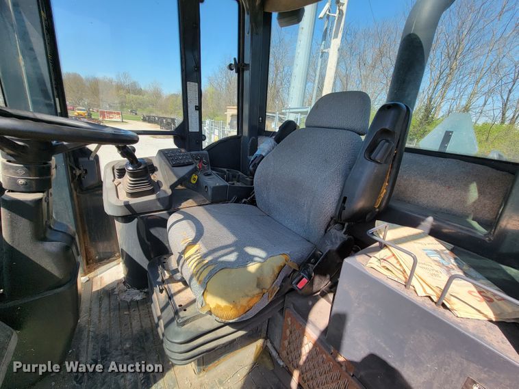 image for item FL9201 2005 John Deere 444J  wheel loader