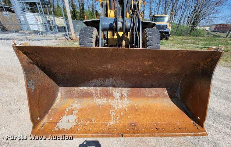 image for item FL9201 2005 John Deere 444J  wheel loader