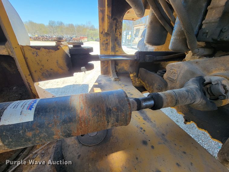 image for item FL9201 2005 John Deere 444J  wheel loader