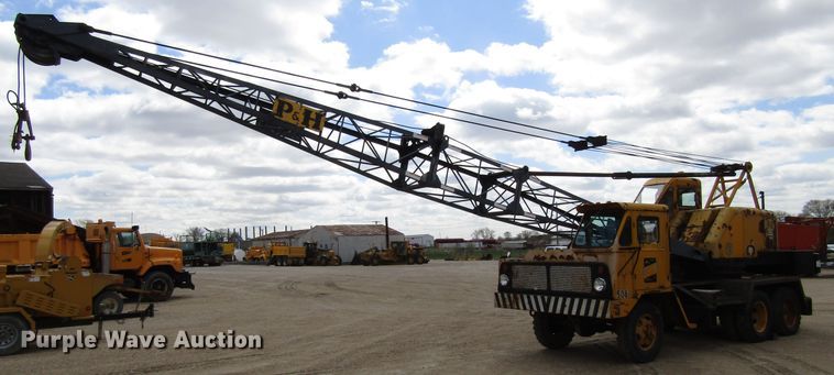 image for item GC9906 1961 P & H TC105  truck crane