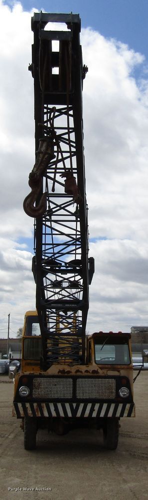 image for item GC9906 1961 P & H TC105  truck crane