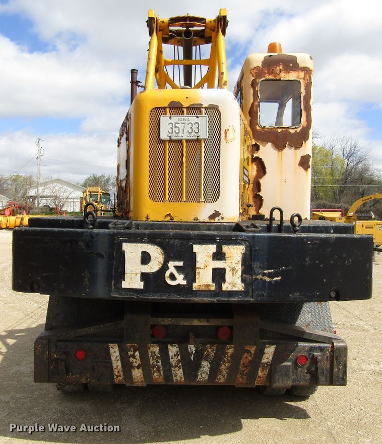 image for item GC9906 1961 P & H TC105  truck crane