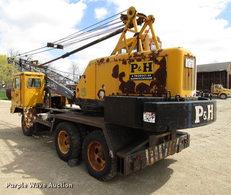 image for item GC9906 1961 P & H TC105  truck crane