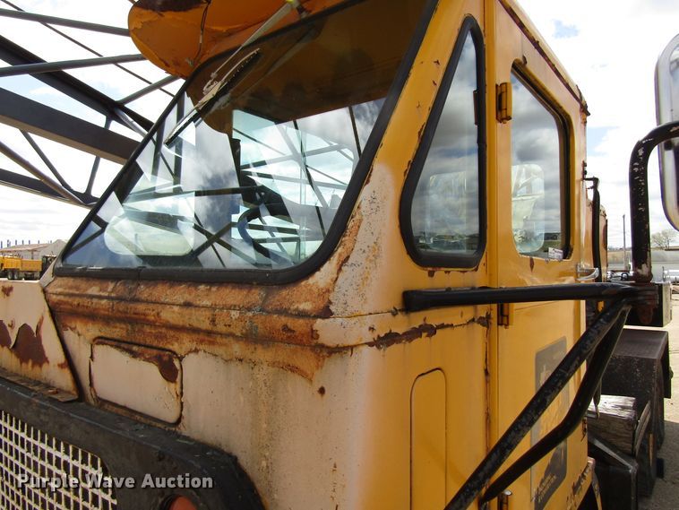 image for item GC9906 1961 P & H TC105  truck crane