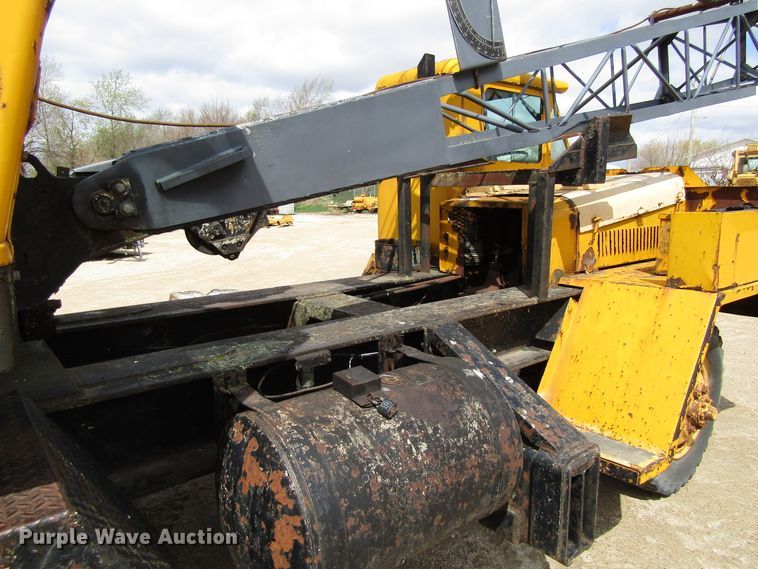 image for item GC9906 1961 P & H TC105  truck crane