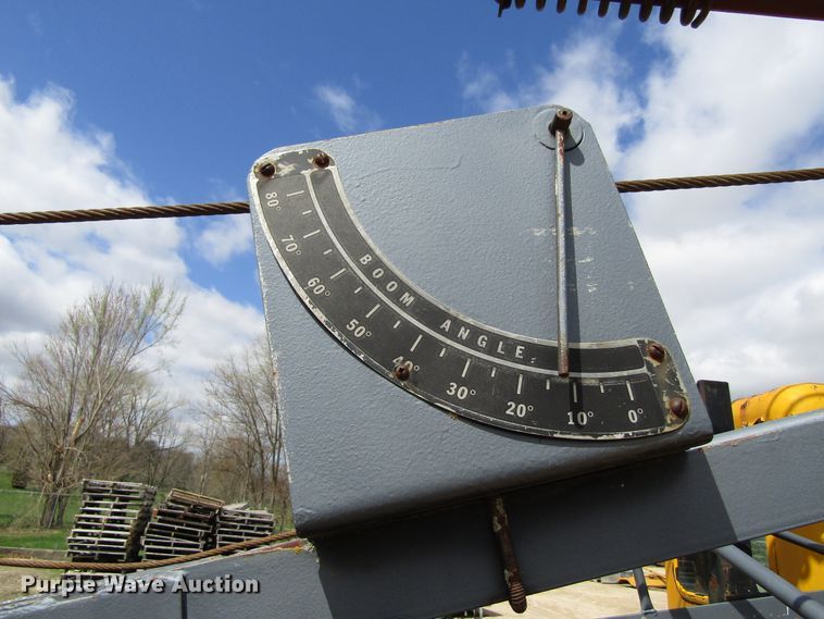 image for item GC9906 1961 P & H TC105  truck crane