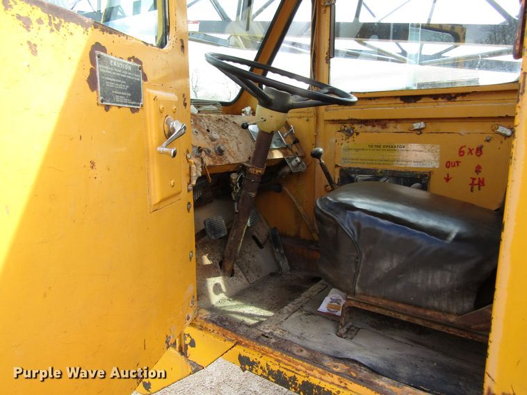 image for item GC9906 1961 P & H TC105  truck crane