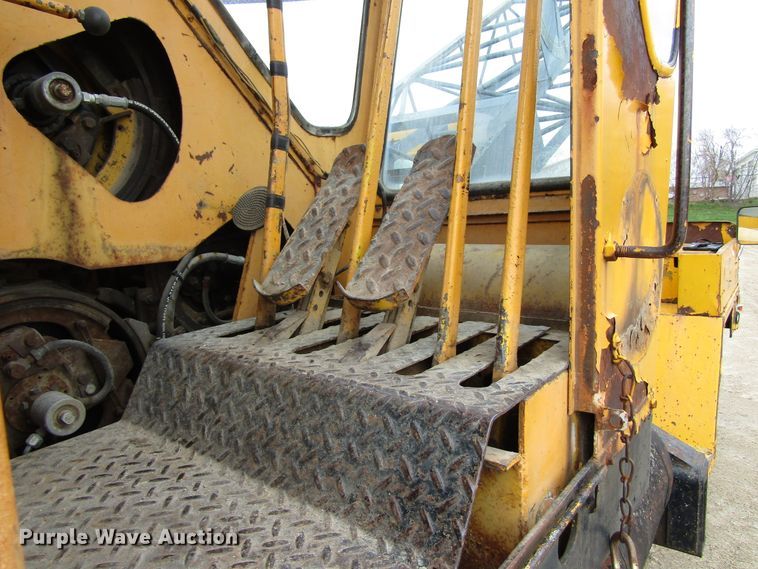 image for item GC9906 1961 P & H TC105  truck crane