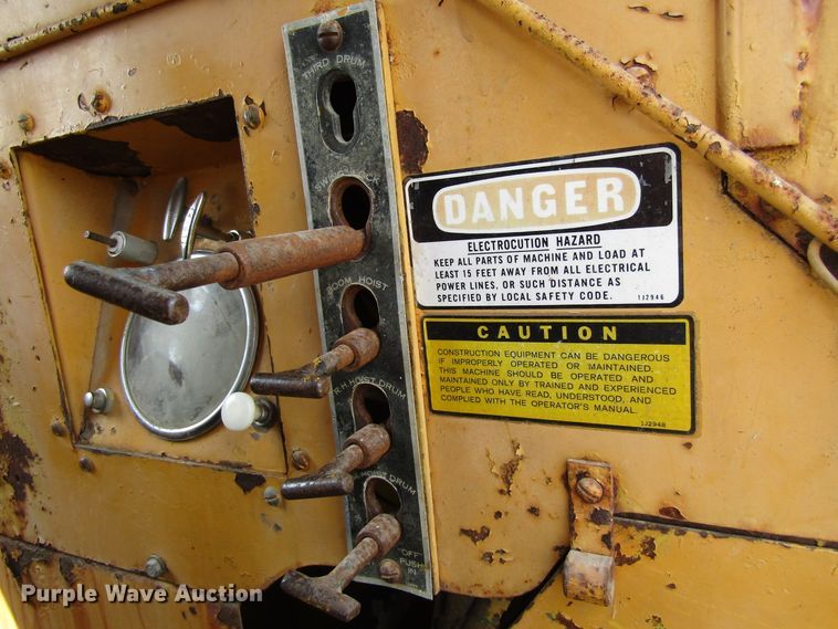 image for item GC9906 1961 P & H TC105  truck crane