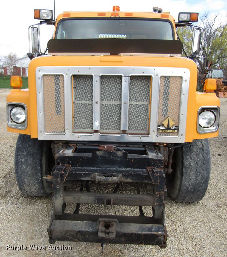 image for item GC9907 1999 International 2674  dump truck