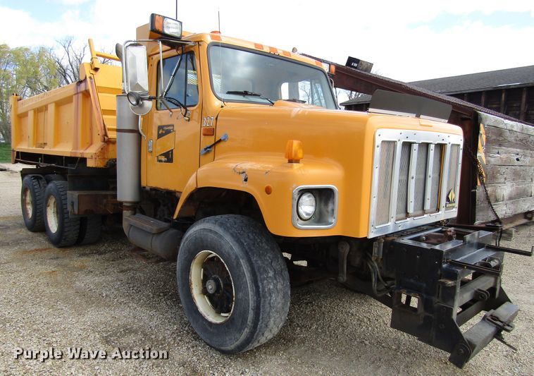 image for item GC9907 1999 International 2674  dump truck