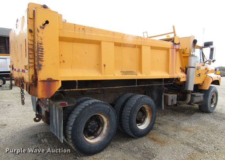 image for item GC9907 1999 International 2674  dump truck
