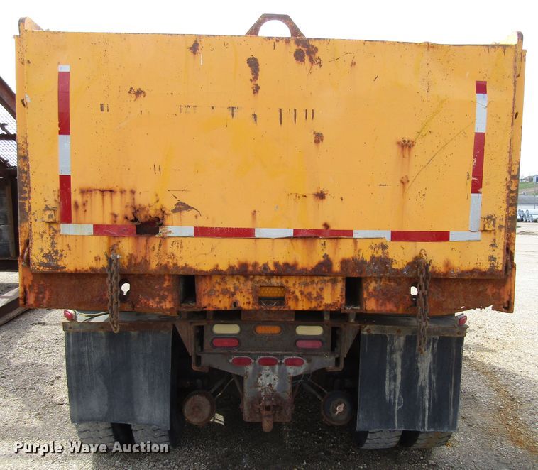 image for item GC9907 1999 International 2674  dump truck