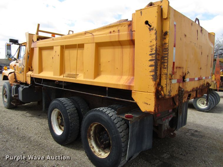 image for item GC9907 1999 International 2674  dump truck