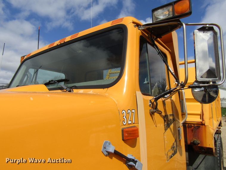 image for item GC9907 1999 International 2674  dump truck