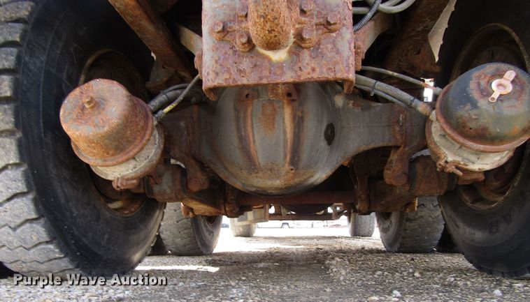 image for item GC9907 1999 International 2674  dump truck