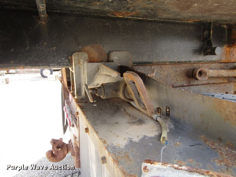 image for item GC9907 1999 International 2674  dump truck