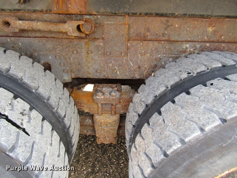 image for item GC9907 1999 International 2674  dump truck