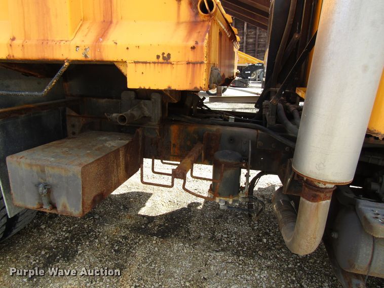 image for item GC9907 1999 International 2674  dump truck